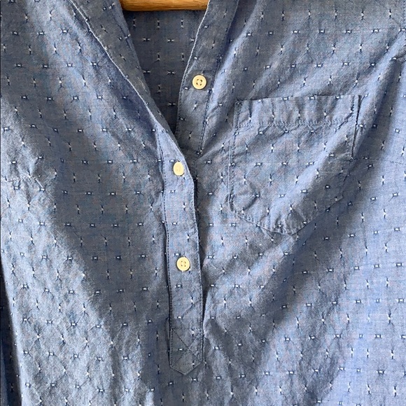 🎈 DONATED 🎈 patterned half button up - Picture 3 of 6